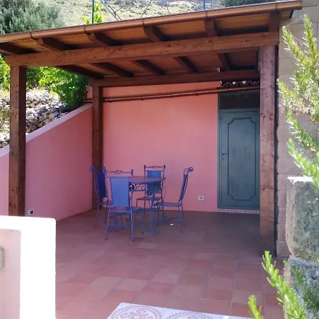Il Corbezzolo * קסטלוצו